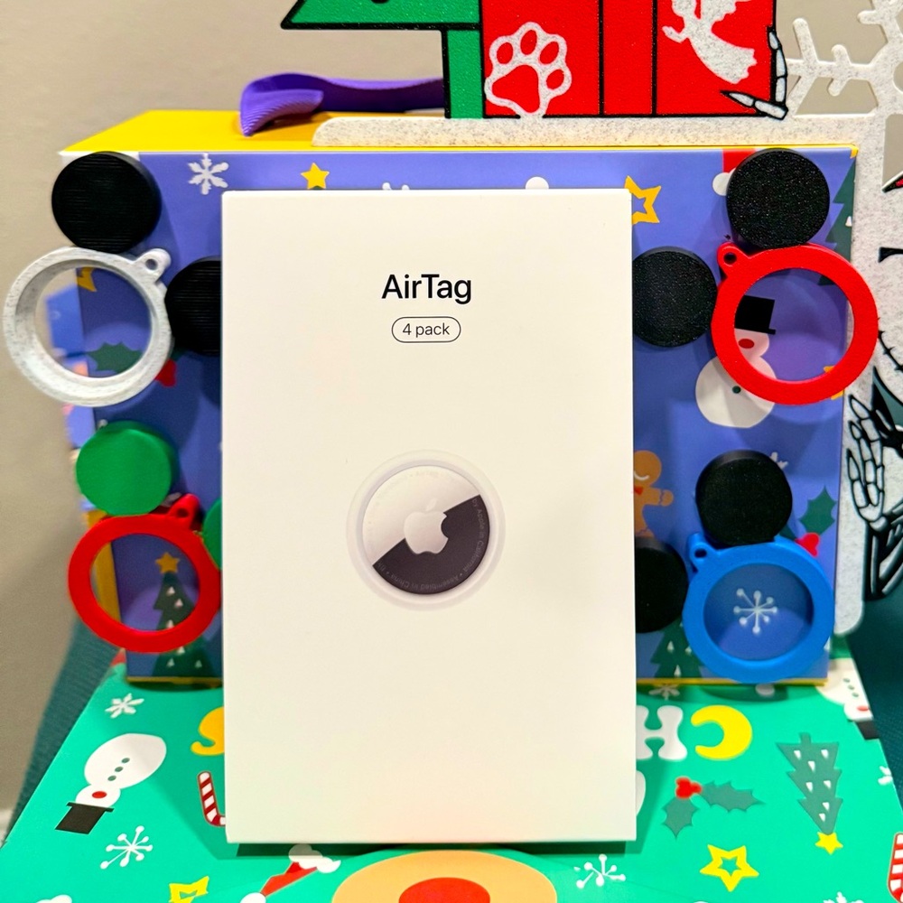 Apple AIRTAGS 4pak
Includes 2 airtag HOLDERs